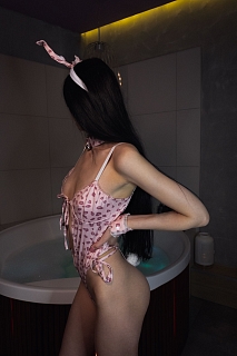 Девушка массажистка Эсми, салон Студия 109